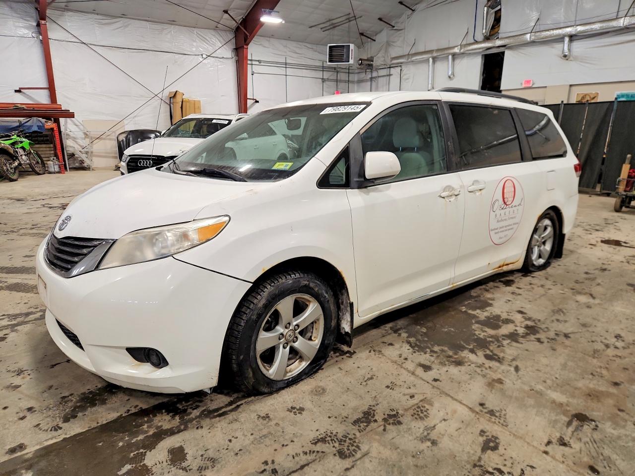 2011 TOYOTA SIENNA