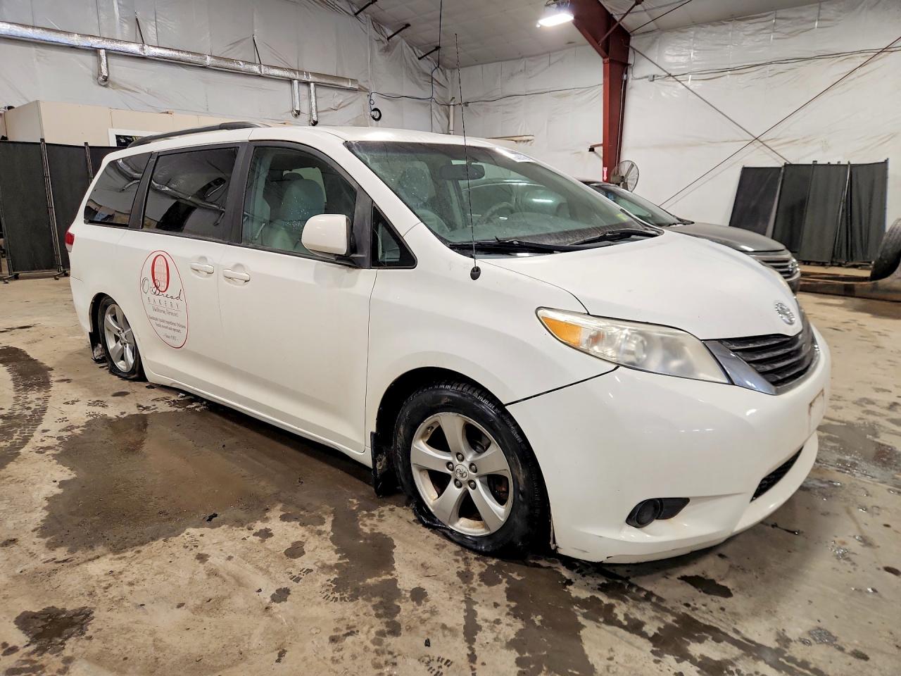 2011 TOYOTA SIENNA