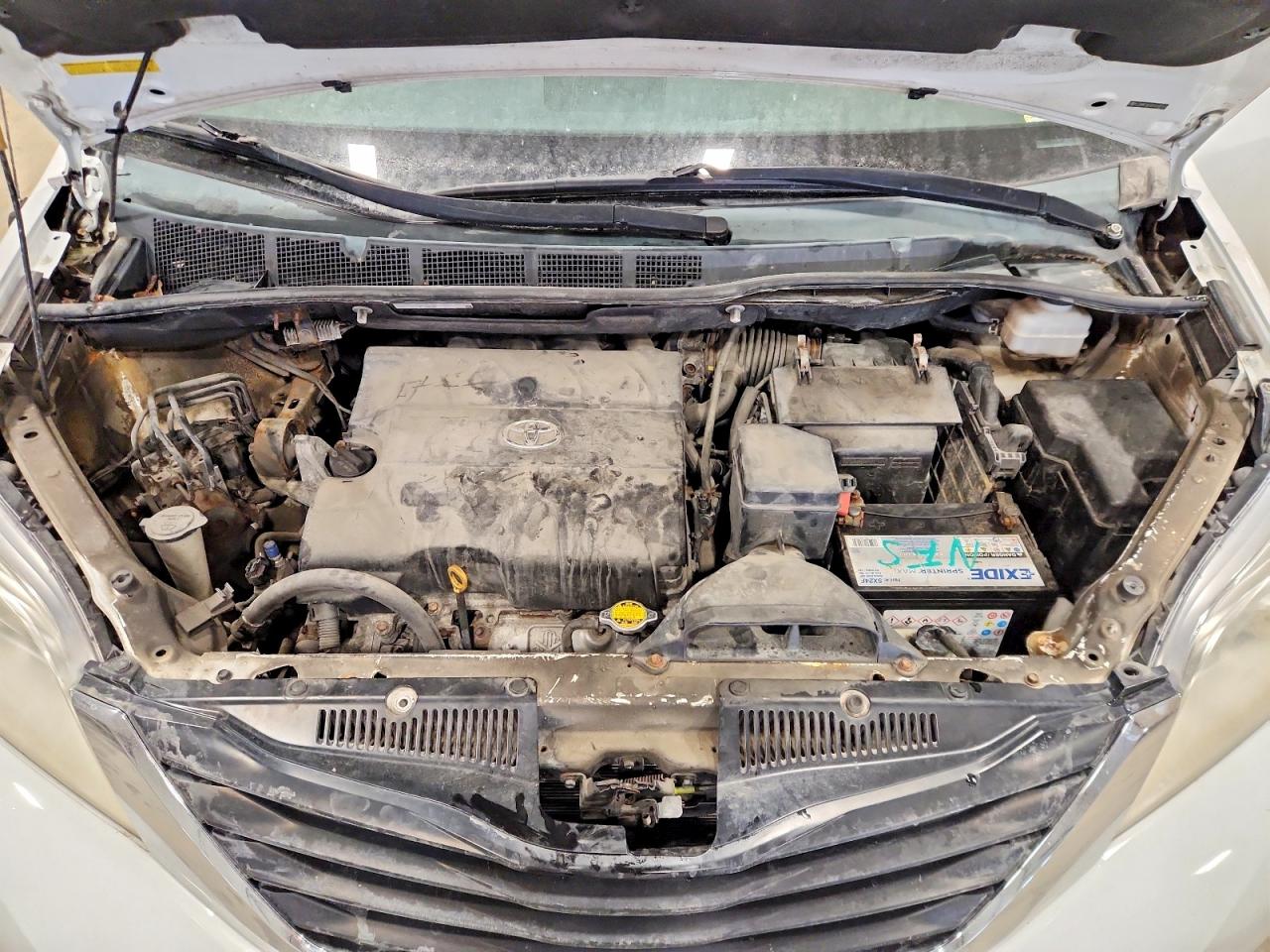 2011 TOYOTA SIENNA