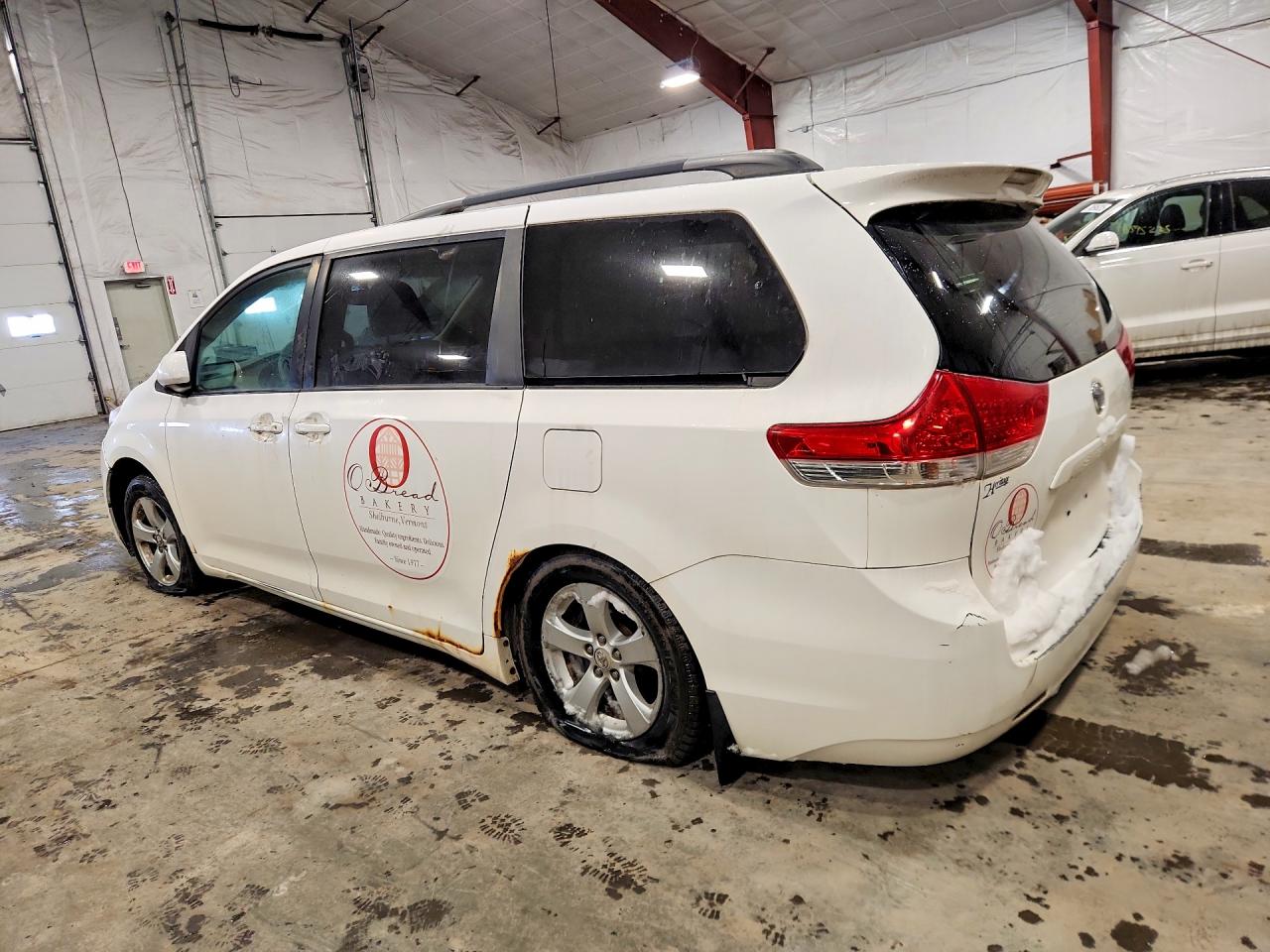 2011 TOYOTA SIENNA