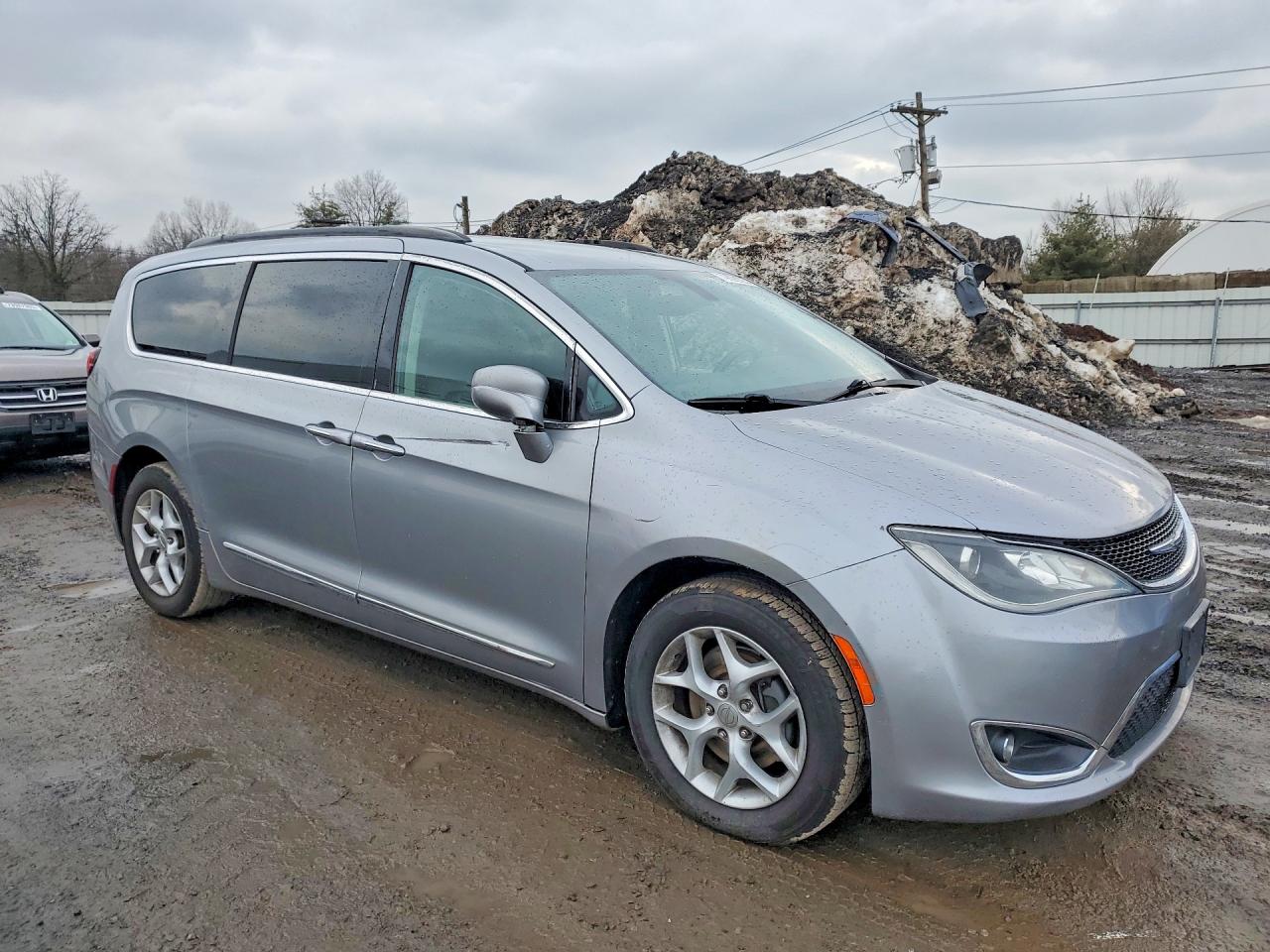 2017 CHRYSLER PACIFICA