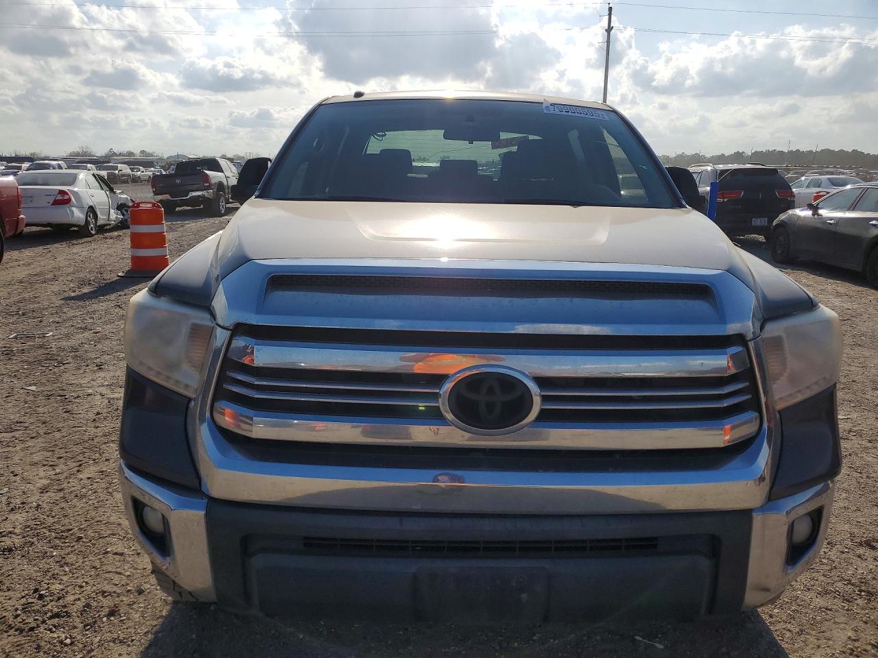 2017 TOYOTA TUNDRA