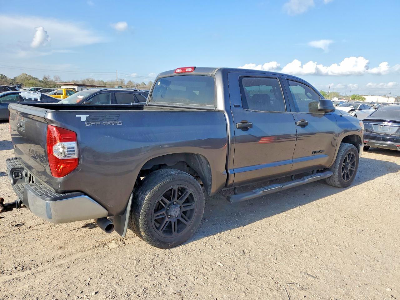 2017 TOYOTA TUNDRA