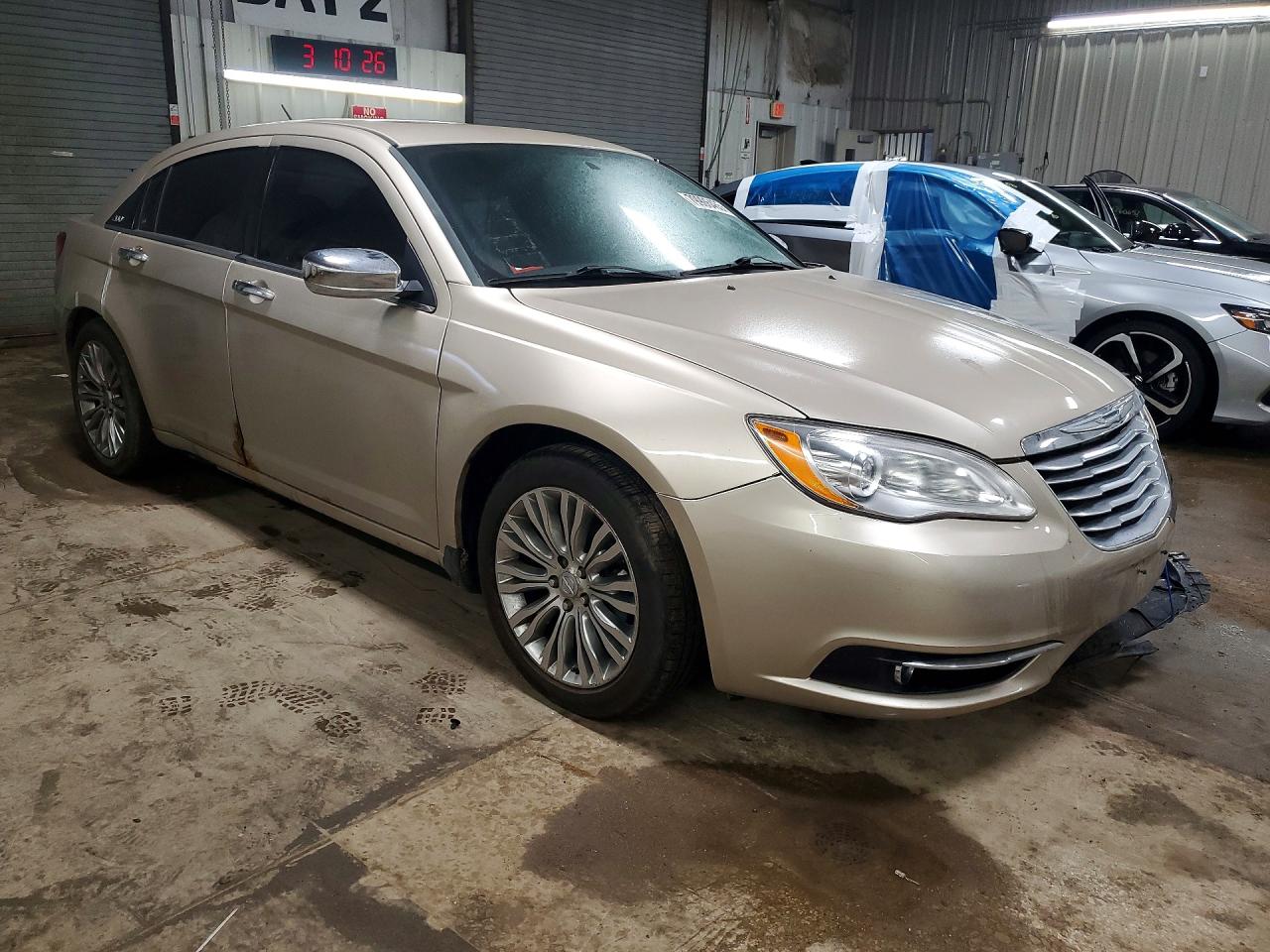 2013 CHRYSLER 200