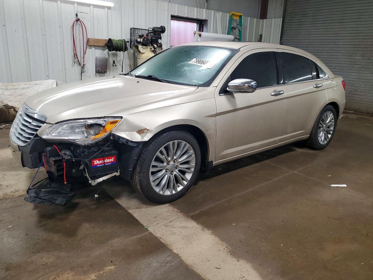 2013 CHRYSLER 200