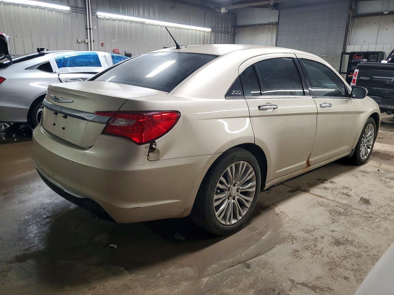 2013 CHRYSLER 200