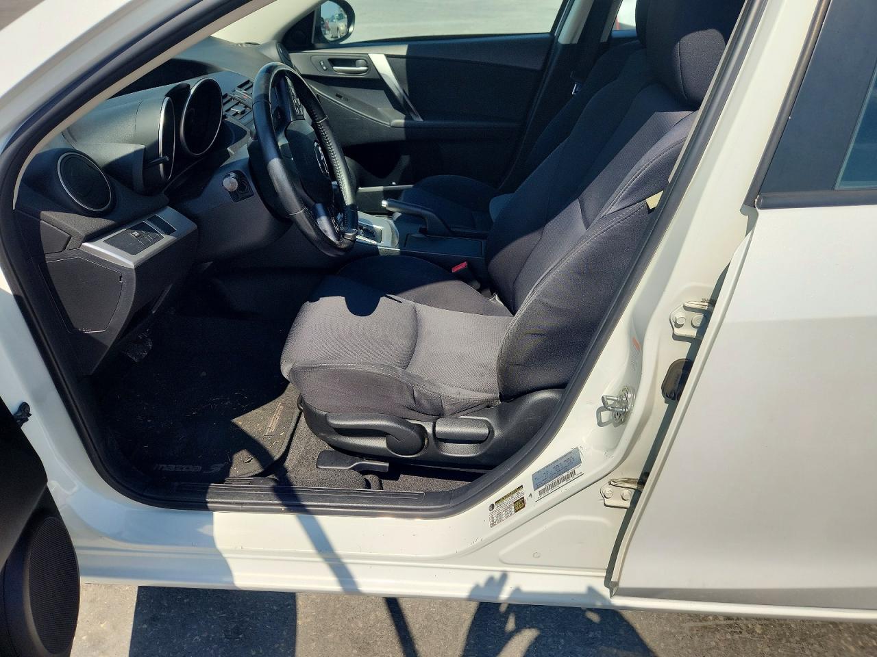 2011 MAZDA 3