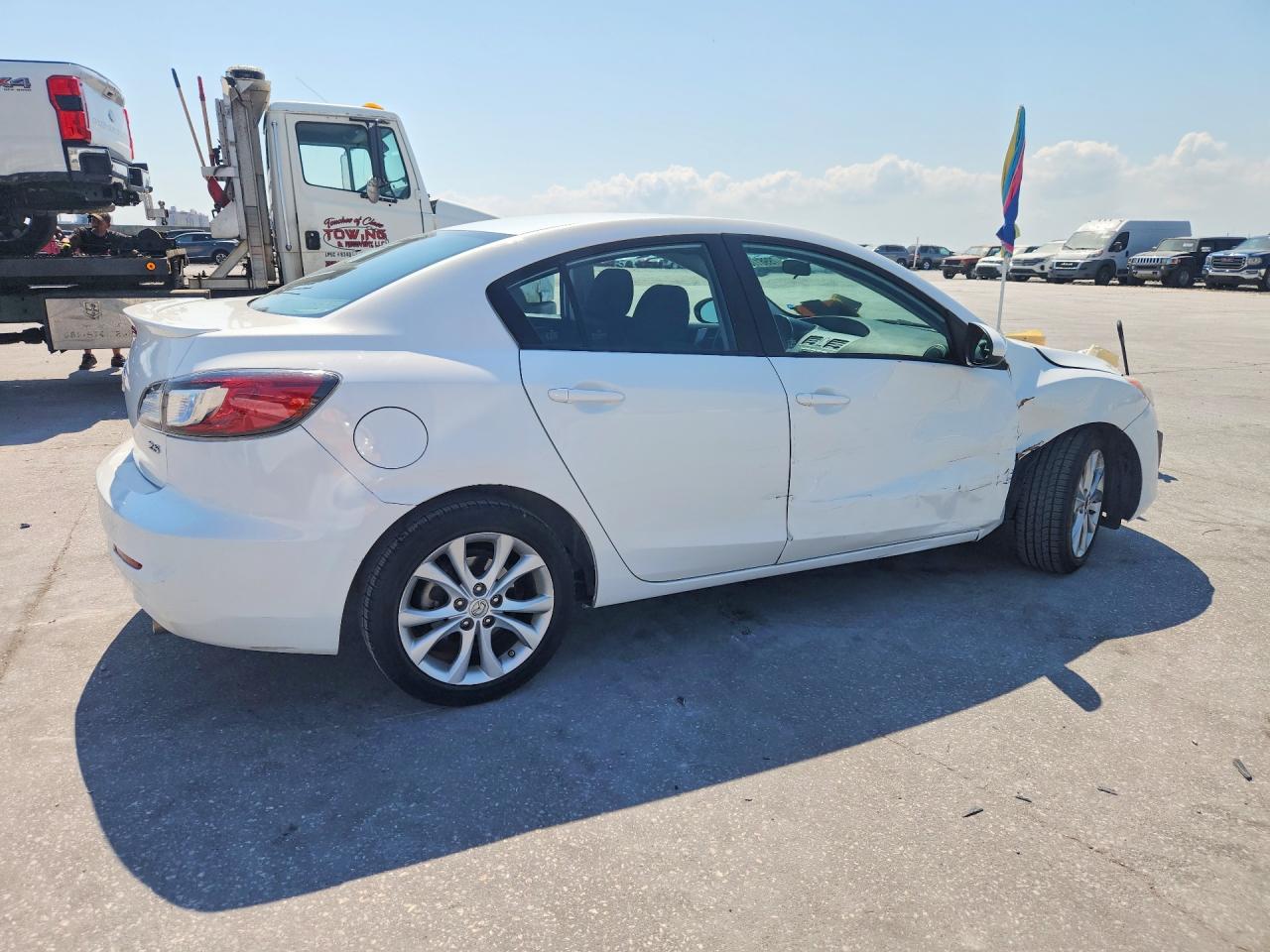 2011 MAZDA 3