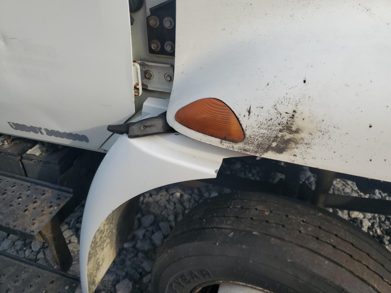 2003 INTERNATIONAL 4000 SERIE