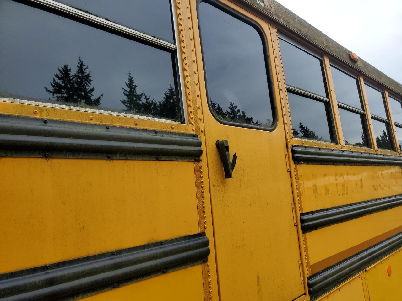 2008 THOMAS SAF-T-LINE