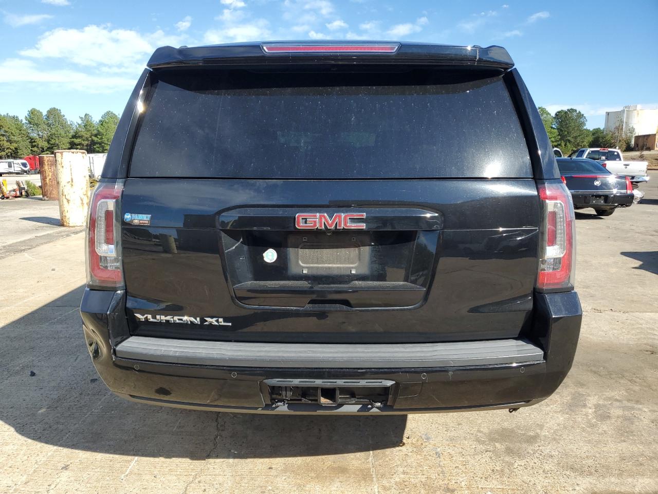 2016 GMC YUKON