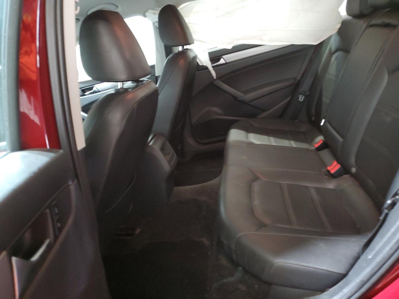 2015 VOLKSWAGEN PASSAT