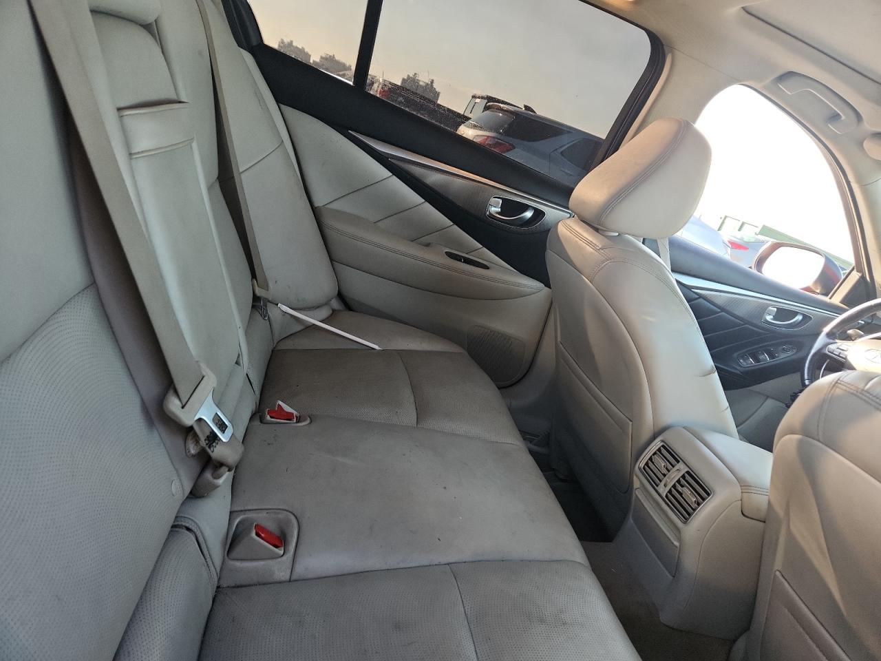 2015 INFINITI Q50