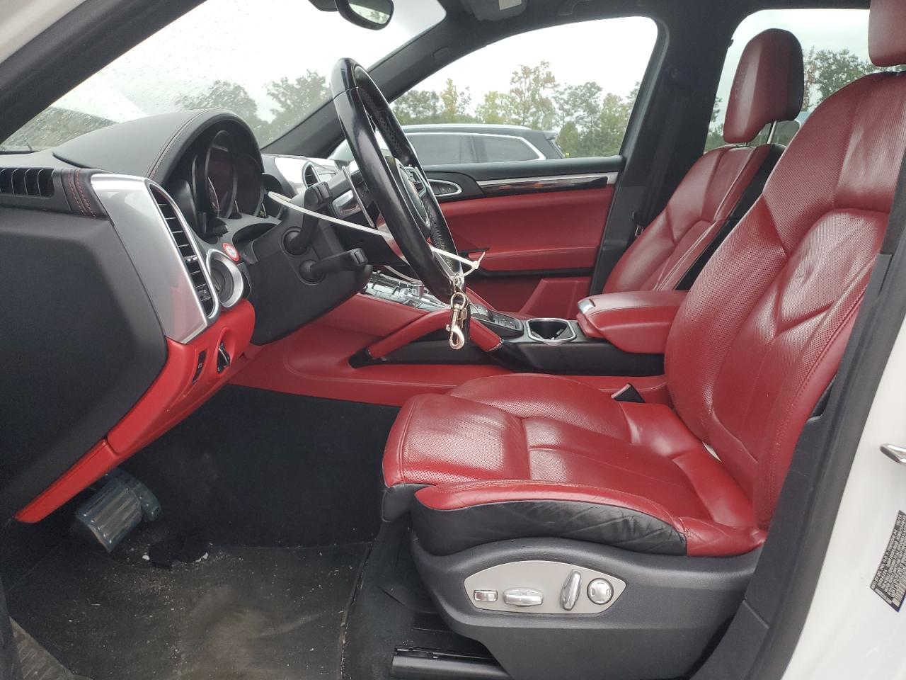 2017 PORSCHE CAYENNE