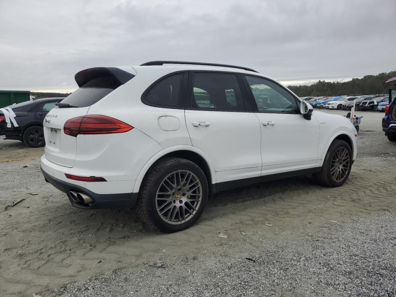 2017 PORSCHE CAYENNE