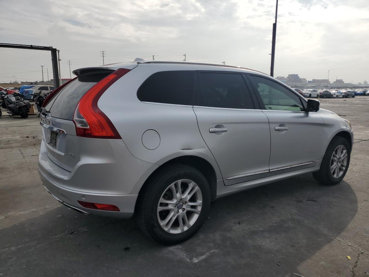 2015 VOLV XC60