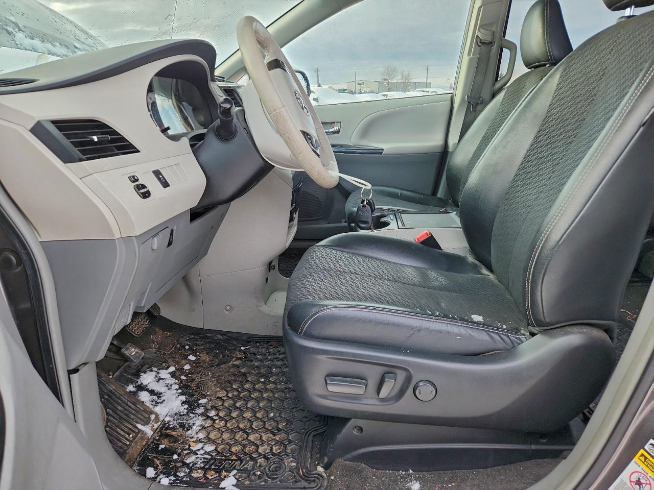2013 TOYOTA TRUCK/VAN SIENNA