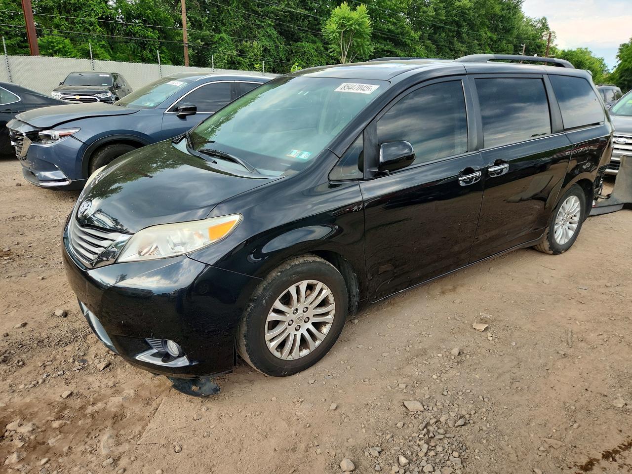 2015 TOYOTA SIENNA
