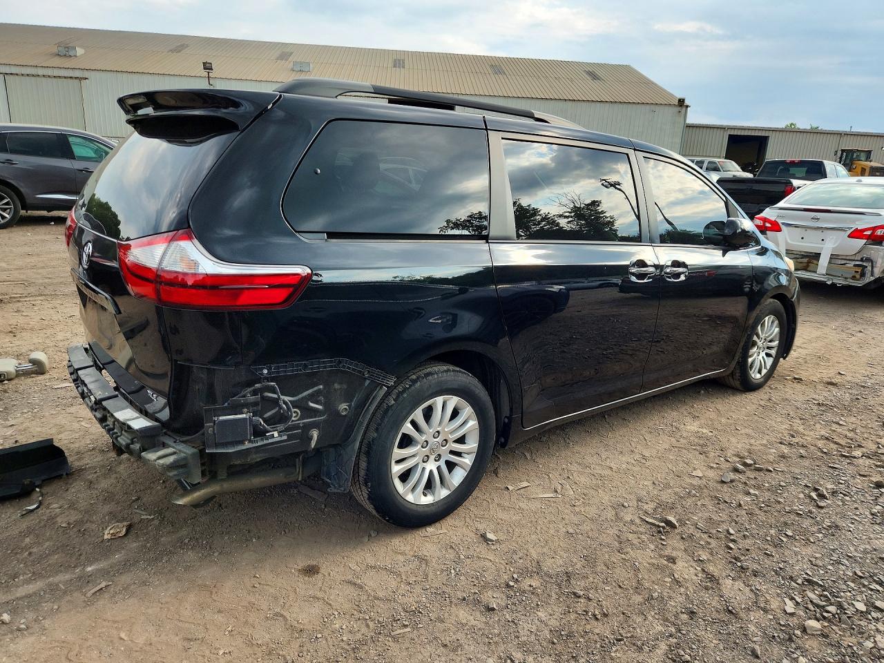 2015 TOYOTA SIENNA