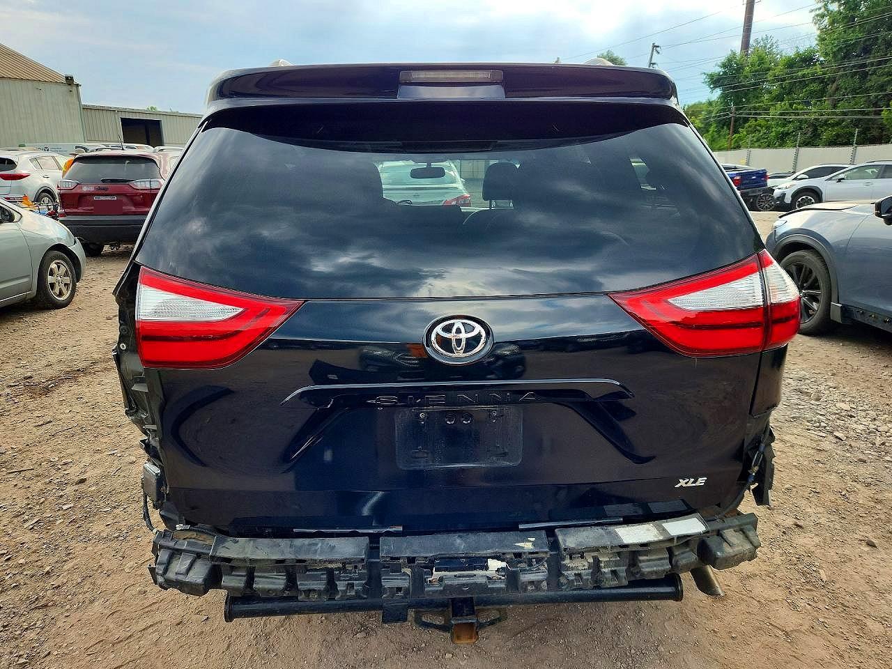 2015 TOYOTA SIENNA