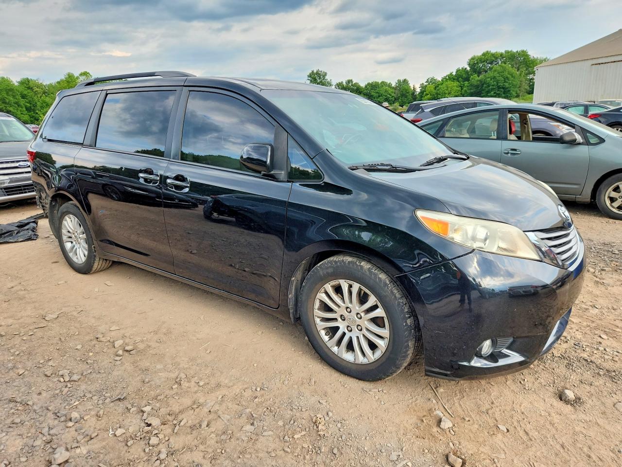 2015 TOYOTA SIENNA