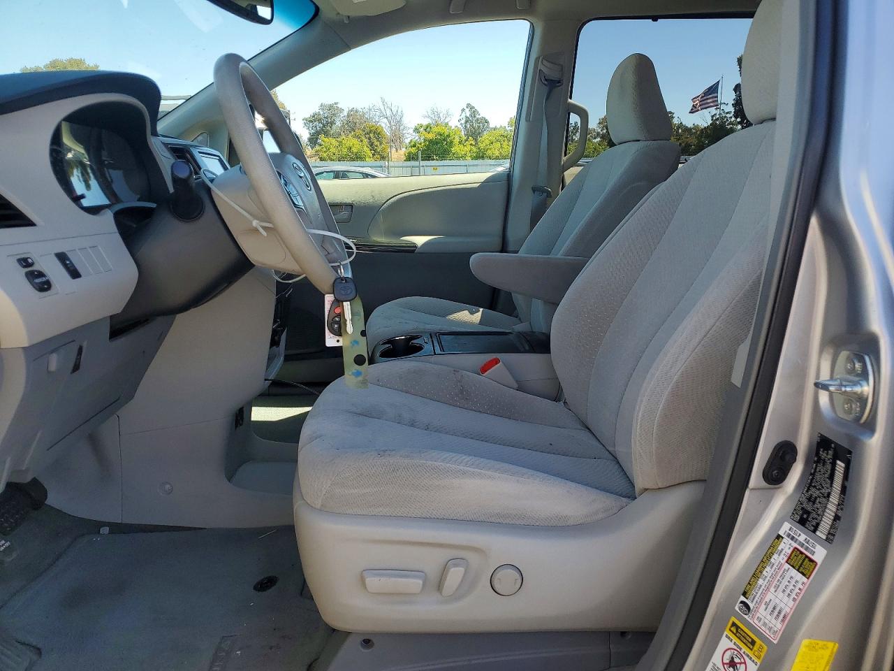 2013 TOYOTA SIENNA