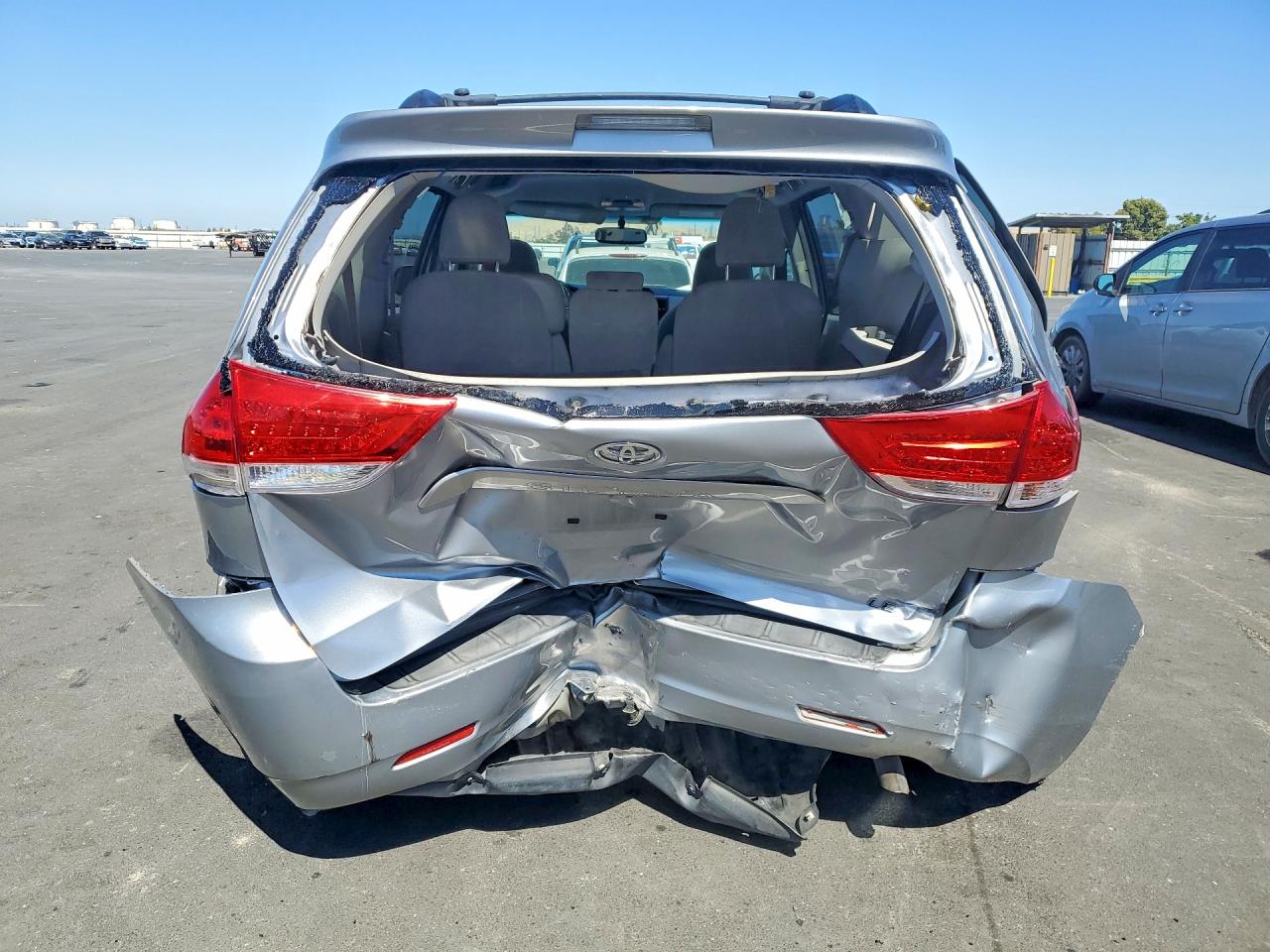 2013 TOYOTA SIENNA