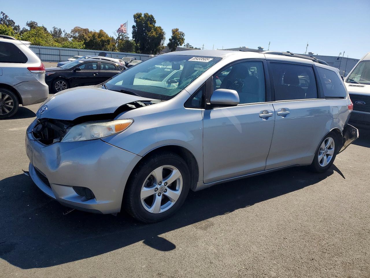 2013 TOYOTA SIENNA