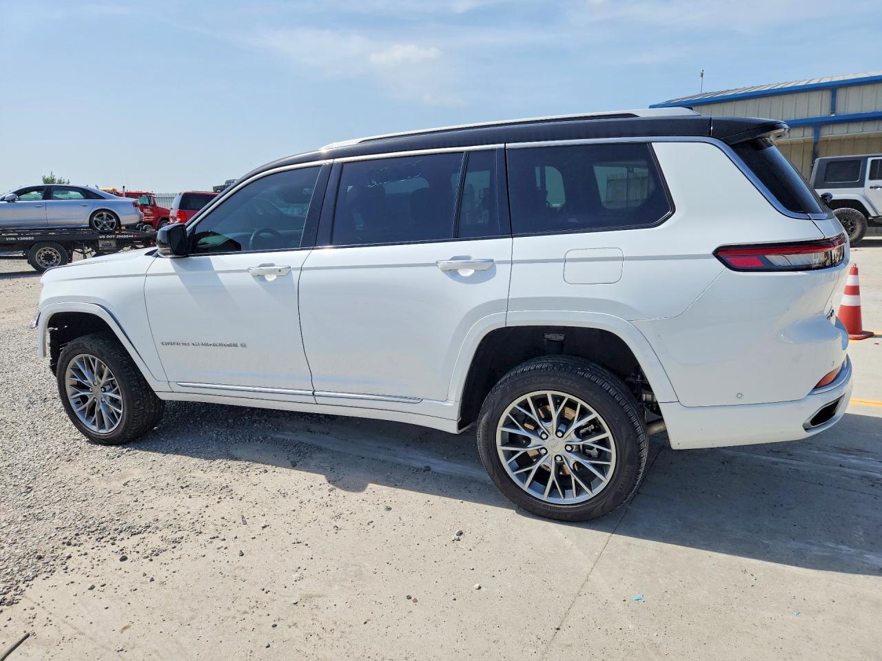 2023 JEEP CHEROKEE