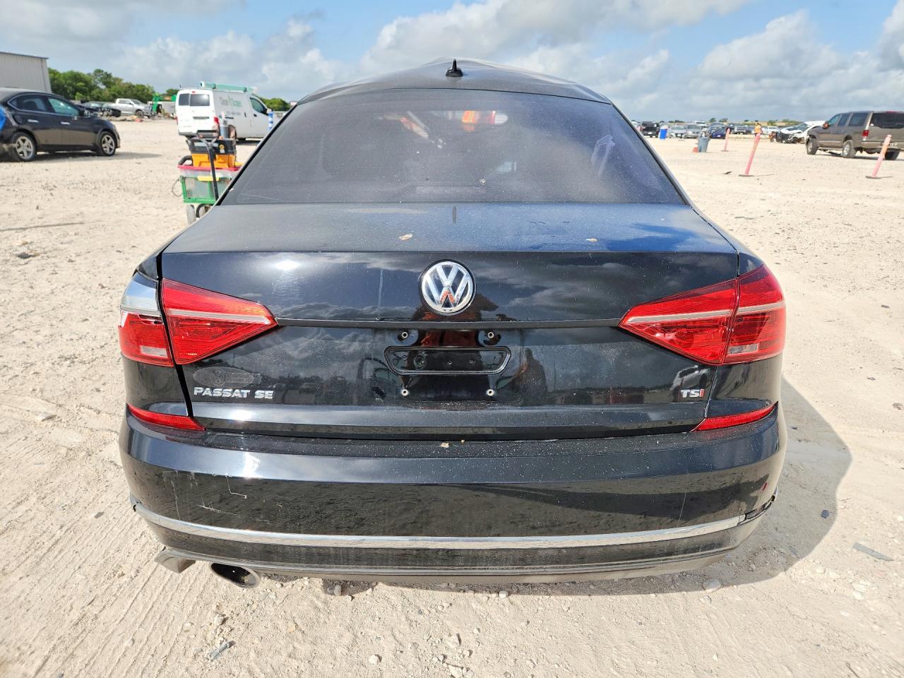 2016 VOLKSWAGEN PASSAT