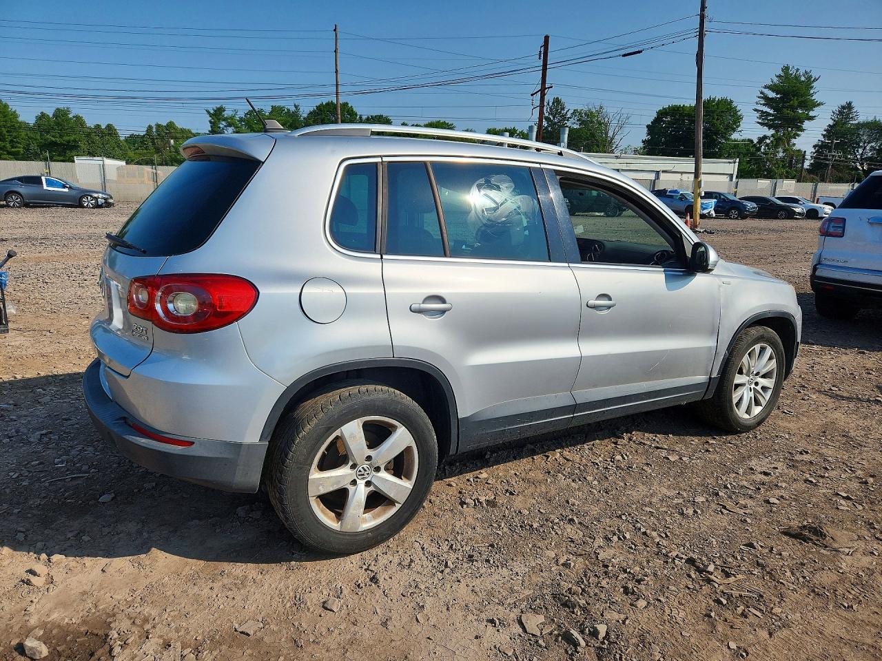 2010 VOLKSWAGEN TIGUAN