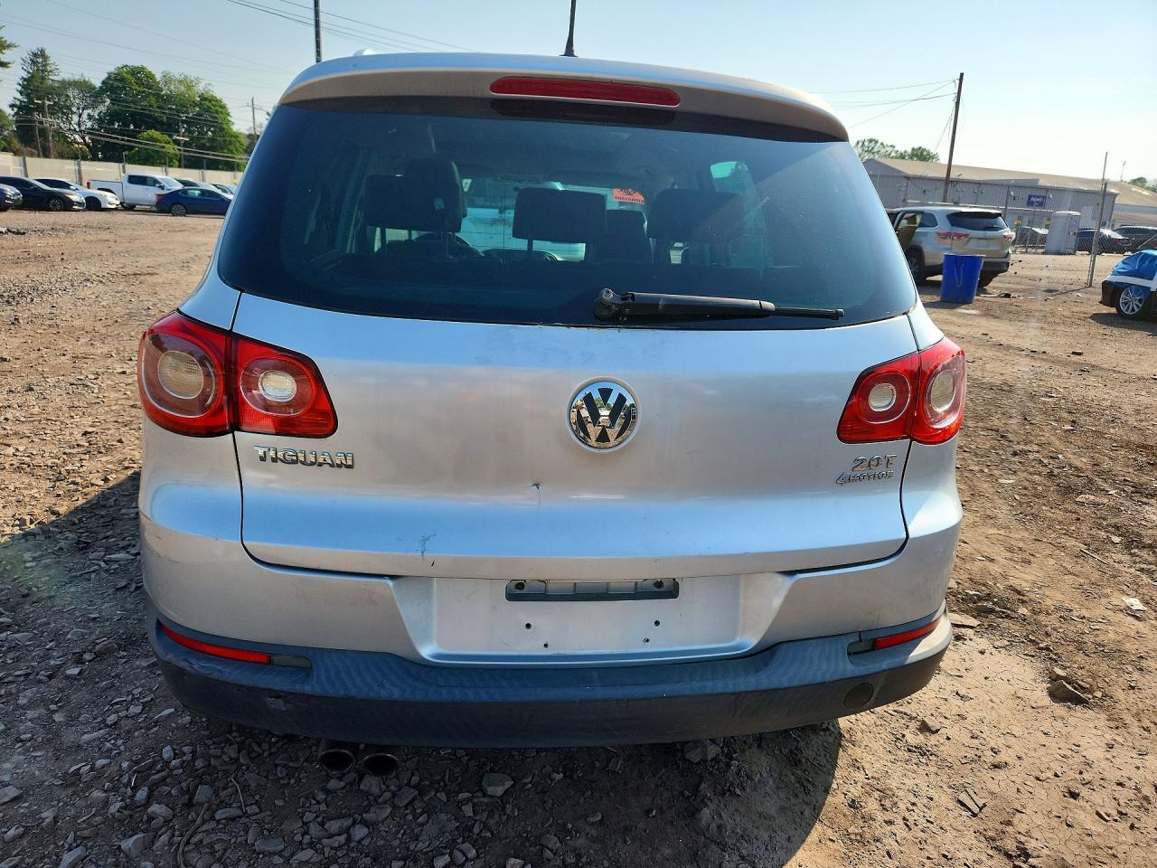 2010 VOLKSWAGEN TIGUAN