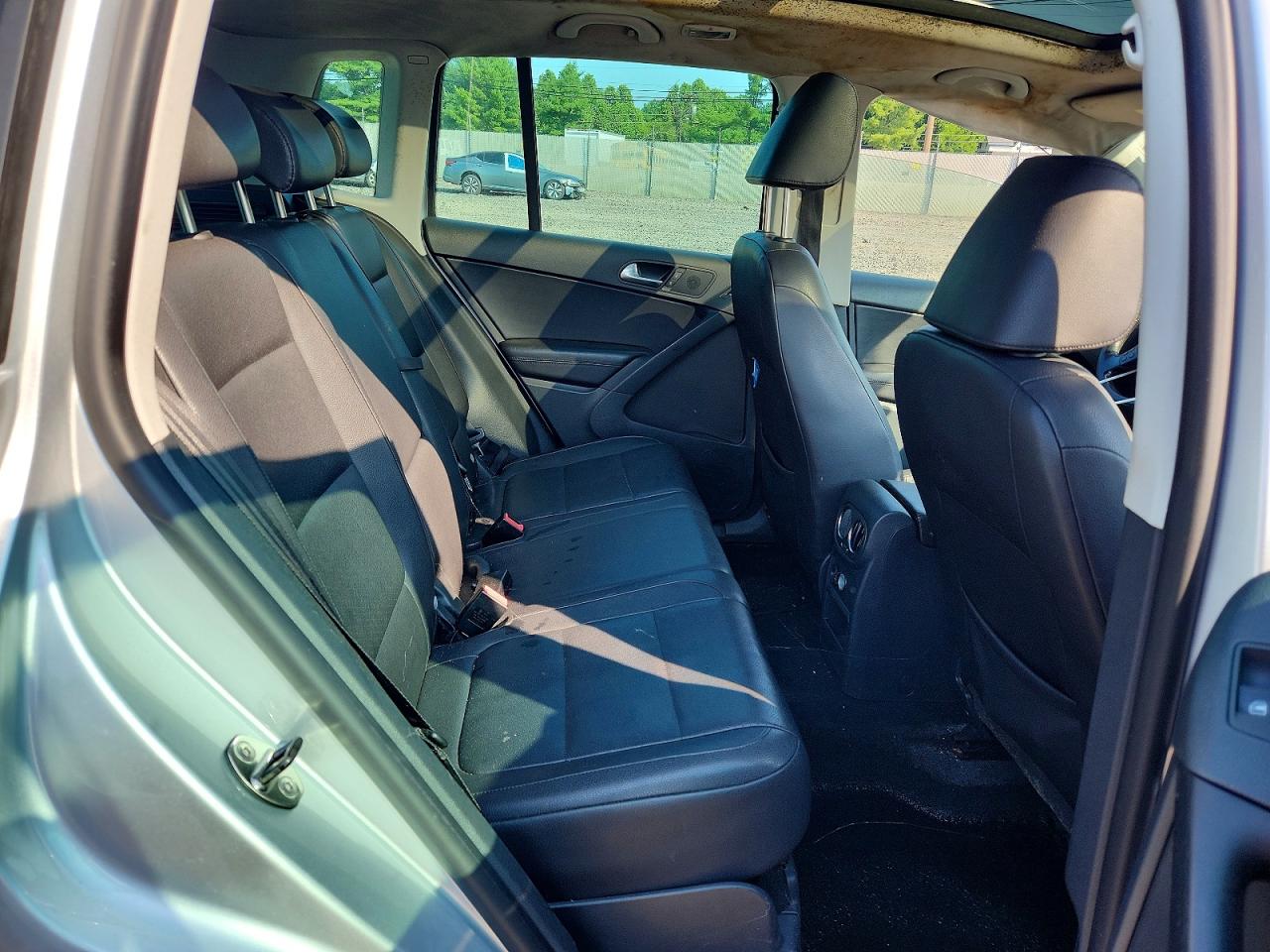 2010 VOLKSWAGEN TIGUAN