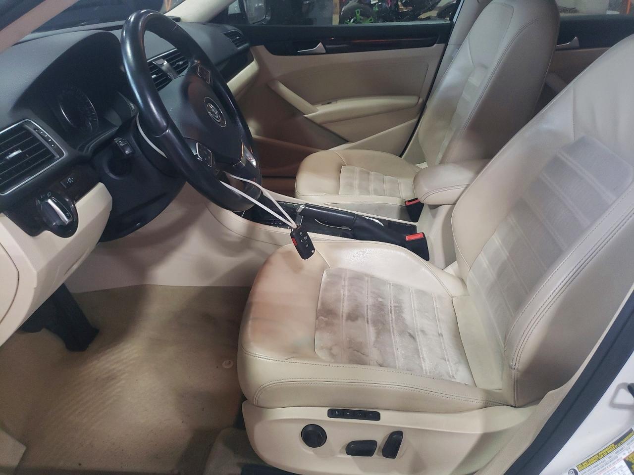 2014 VOLKSWAGEN PASSAT