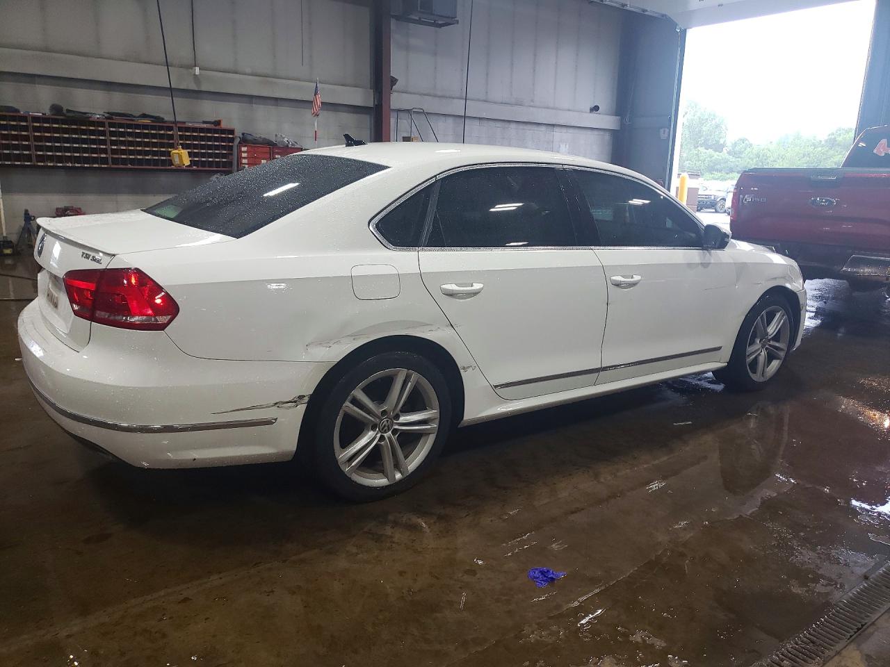 2014 VOLKSWAGEN PASSAT