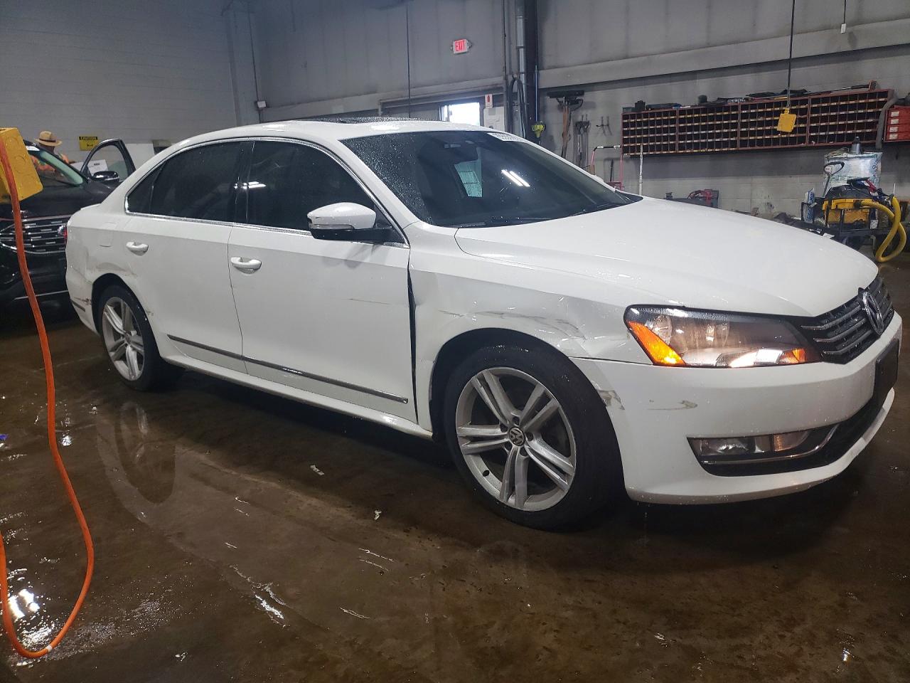 2014 VOLKSWAGEN PASSAT