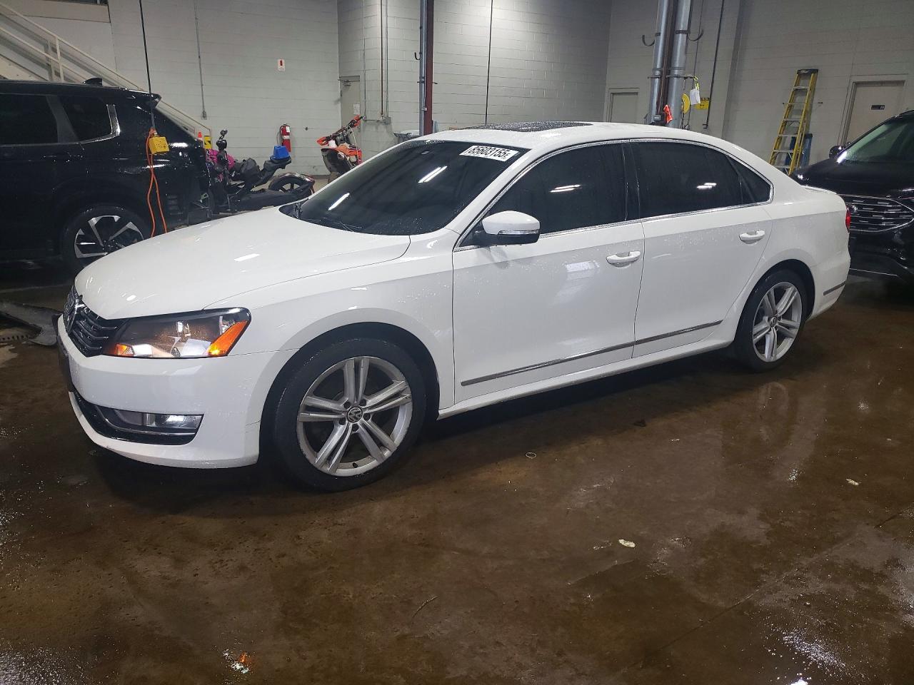 2014 VOLKSWAGEN PASSAT