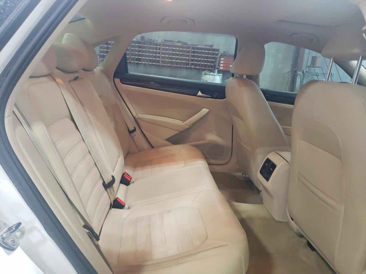 2014 VOLKSWAGEN PASSAT