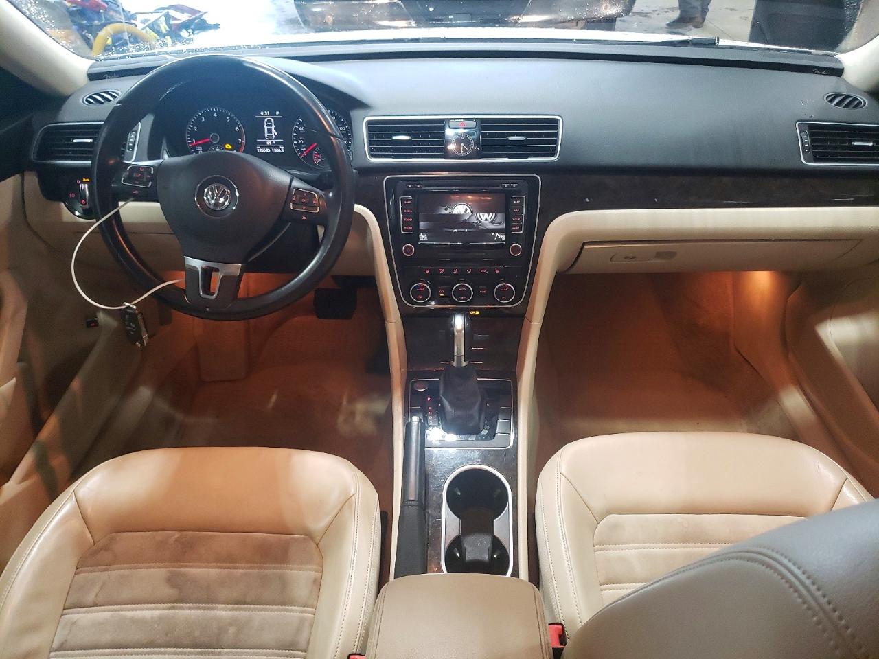 2014 VOLKSWAGEN PASSAT