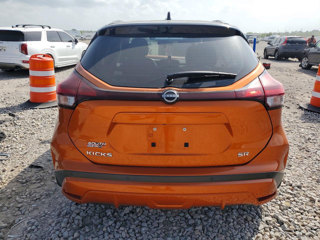 2023 NISSAN KICKS