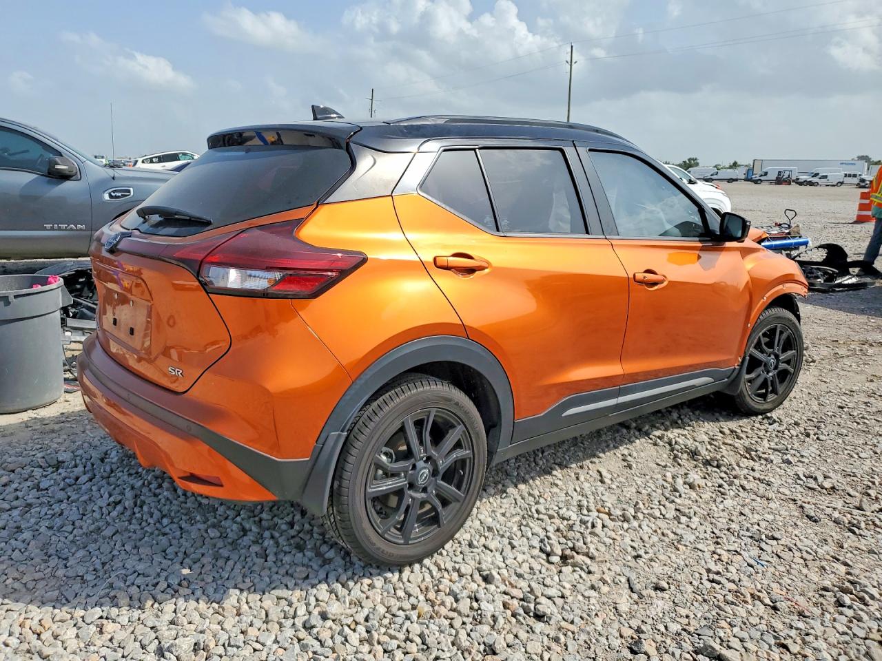 2023 NISSAN KICKS