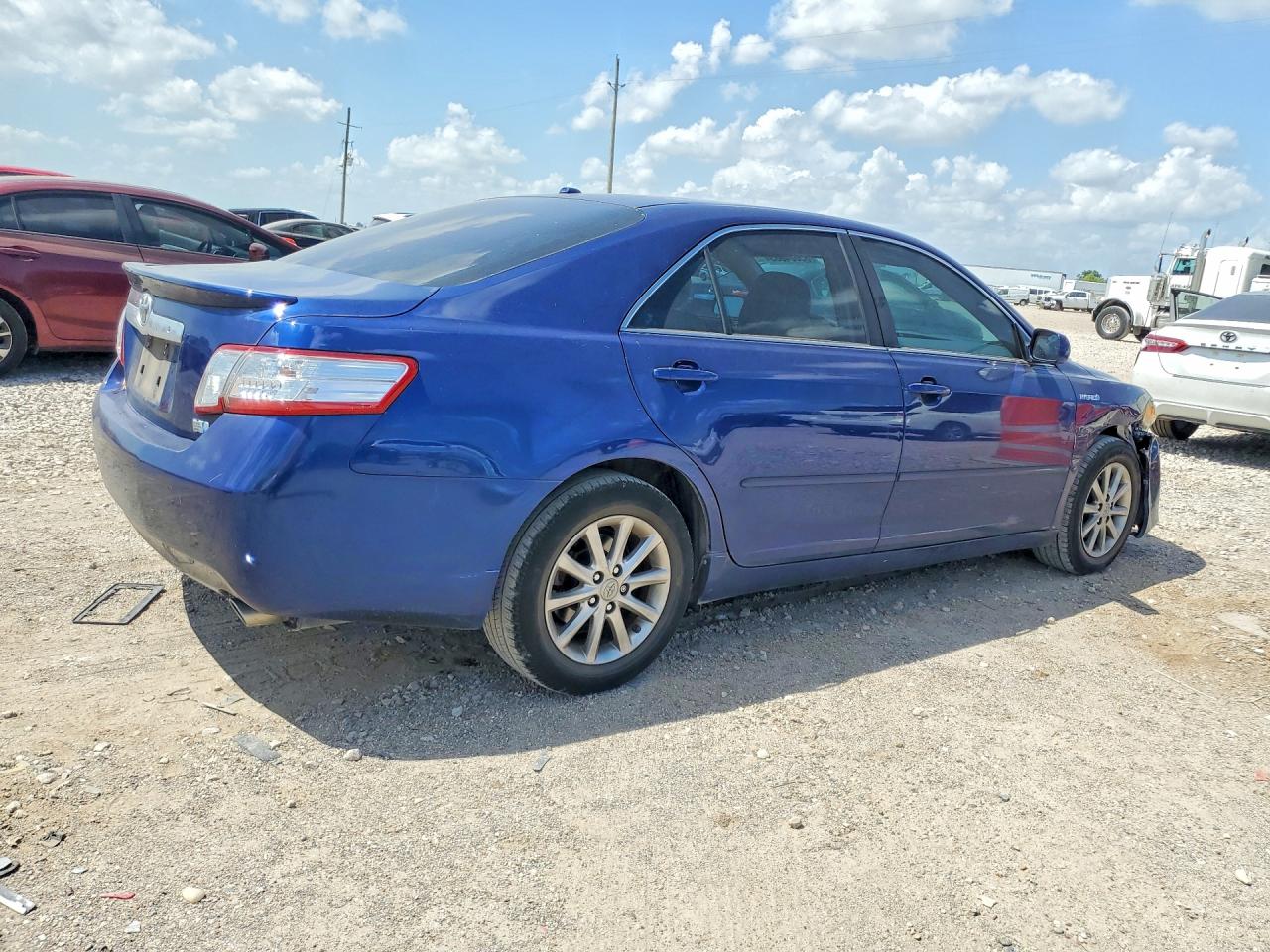 2011 TOYOTA CAMRY