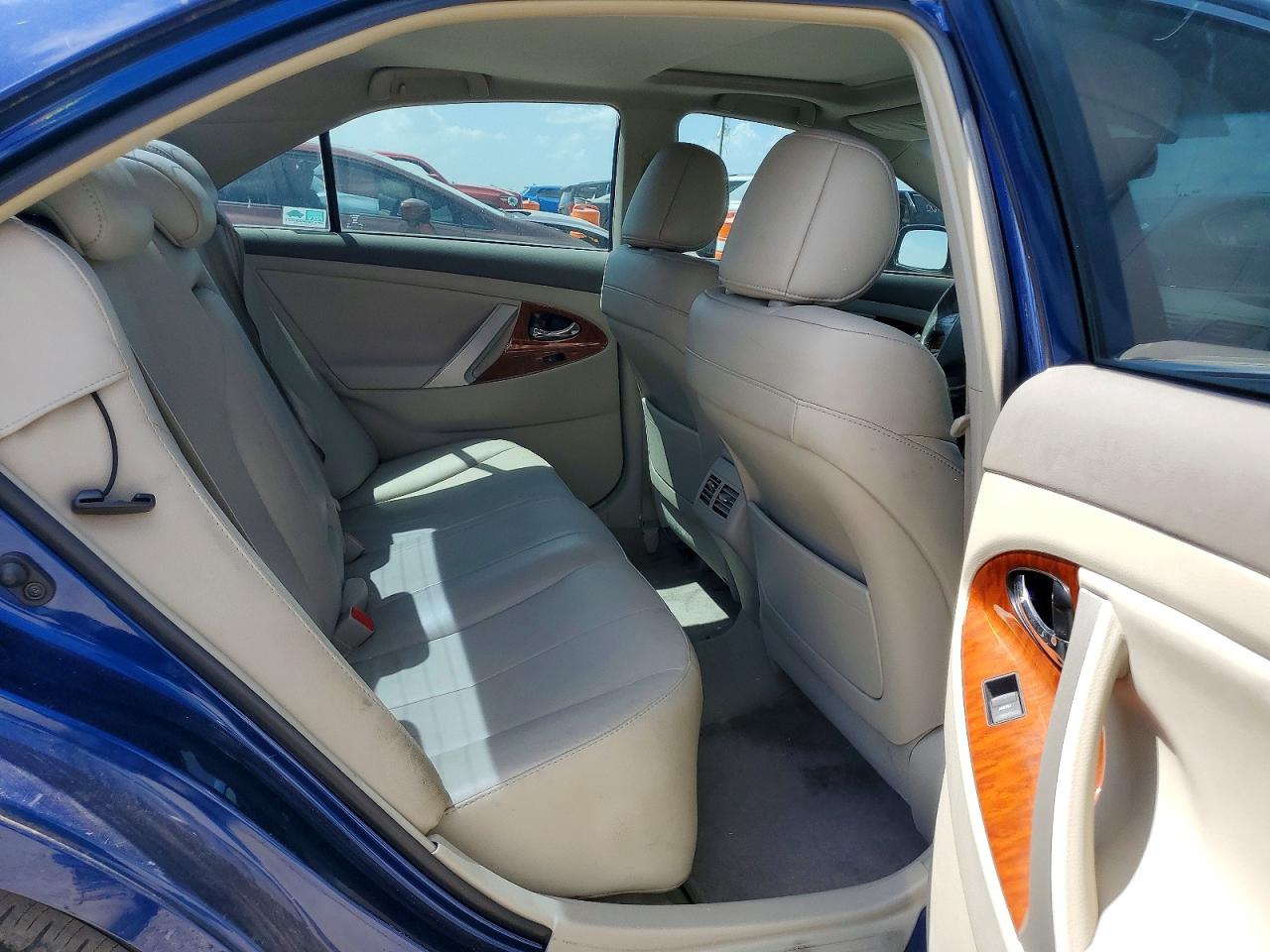 2011 TOYOTA CAMRY