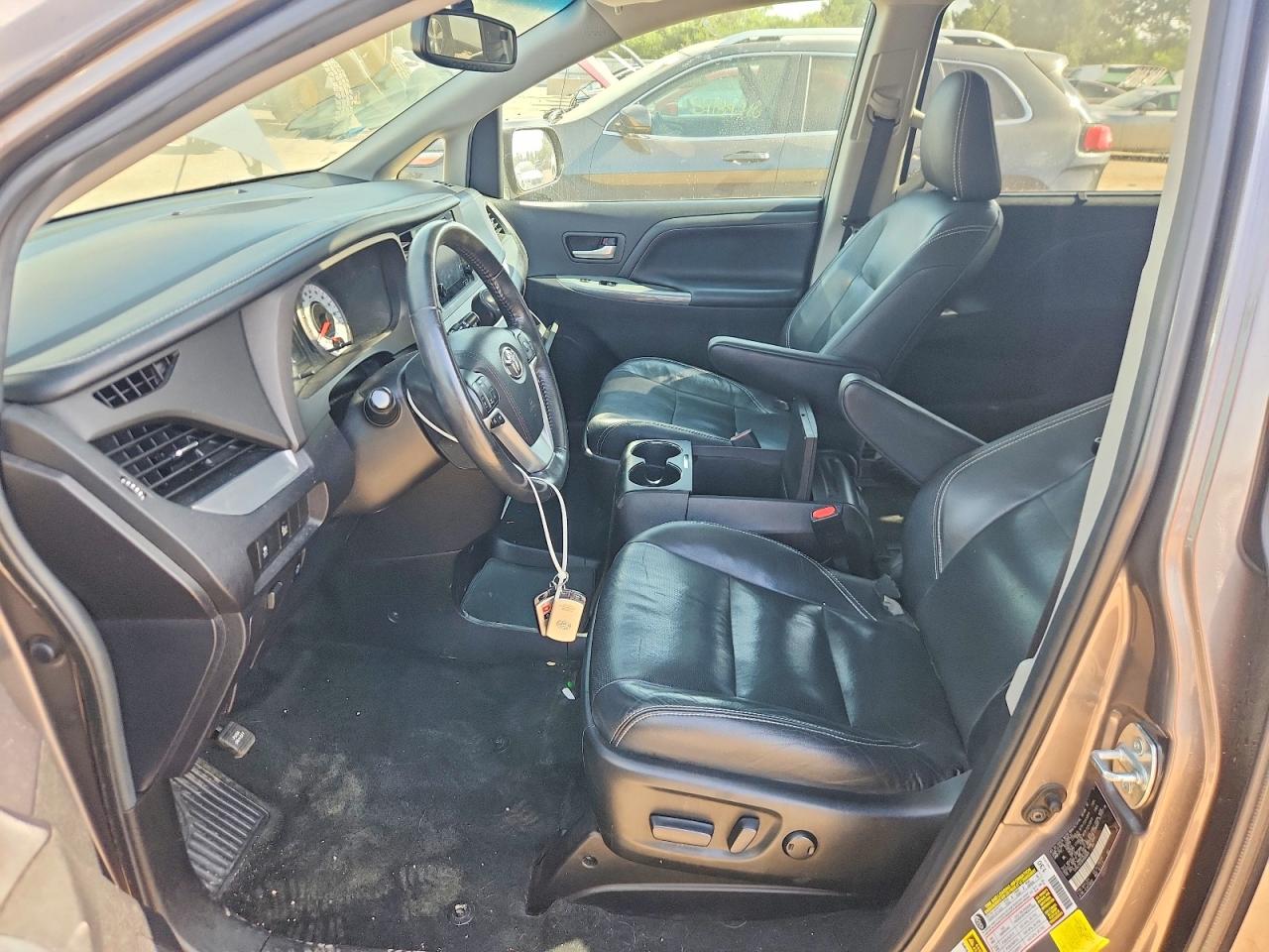 2017 TOYOTA SIENNA