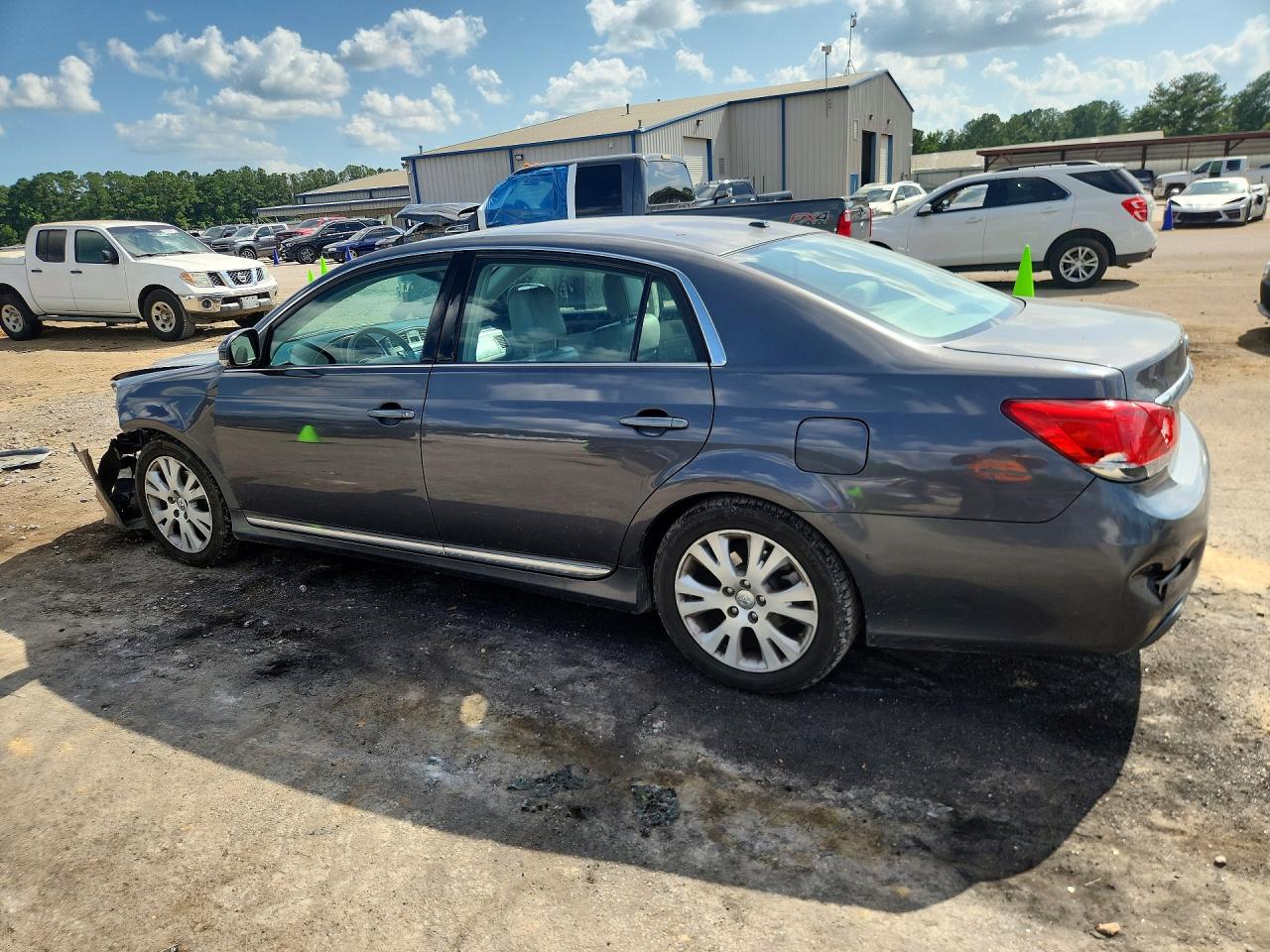 2012 TOYOTA AVALON
