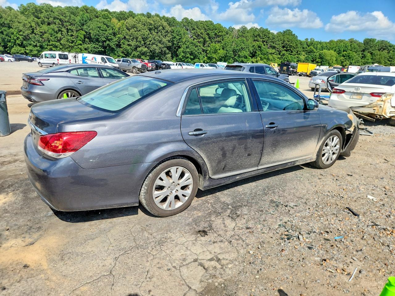 2012 TOYOTA AVALON