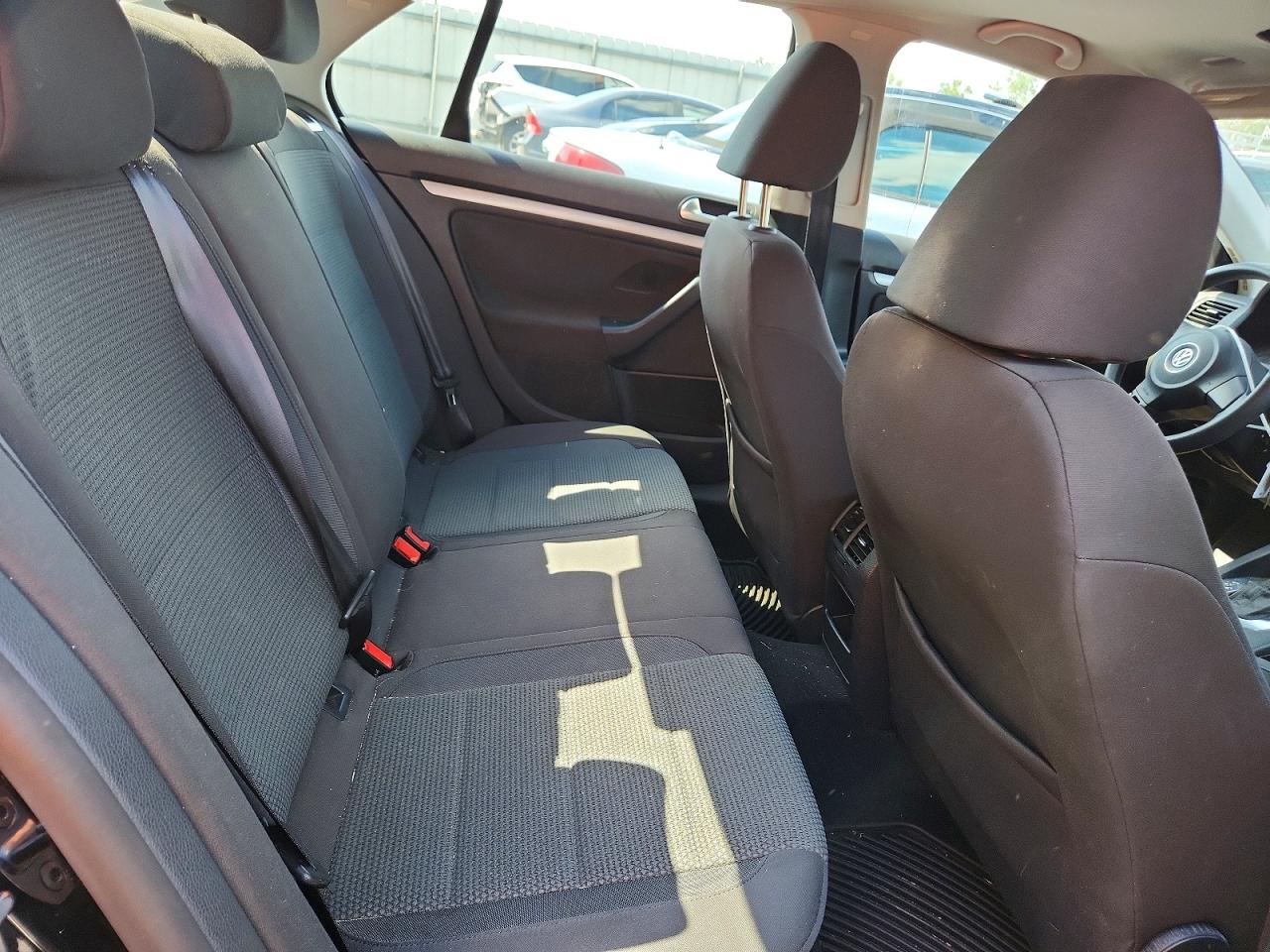 2010 VOLKSWAGEN JETTA