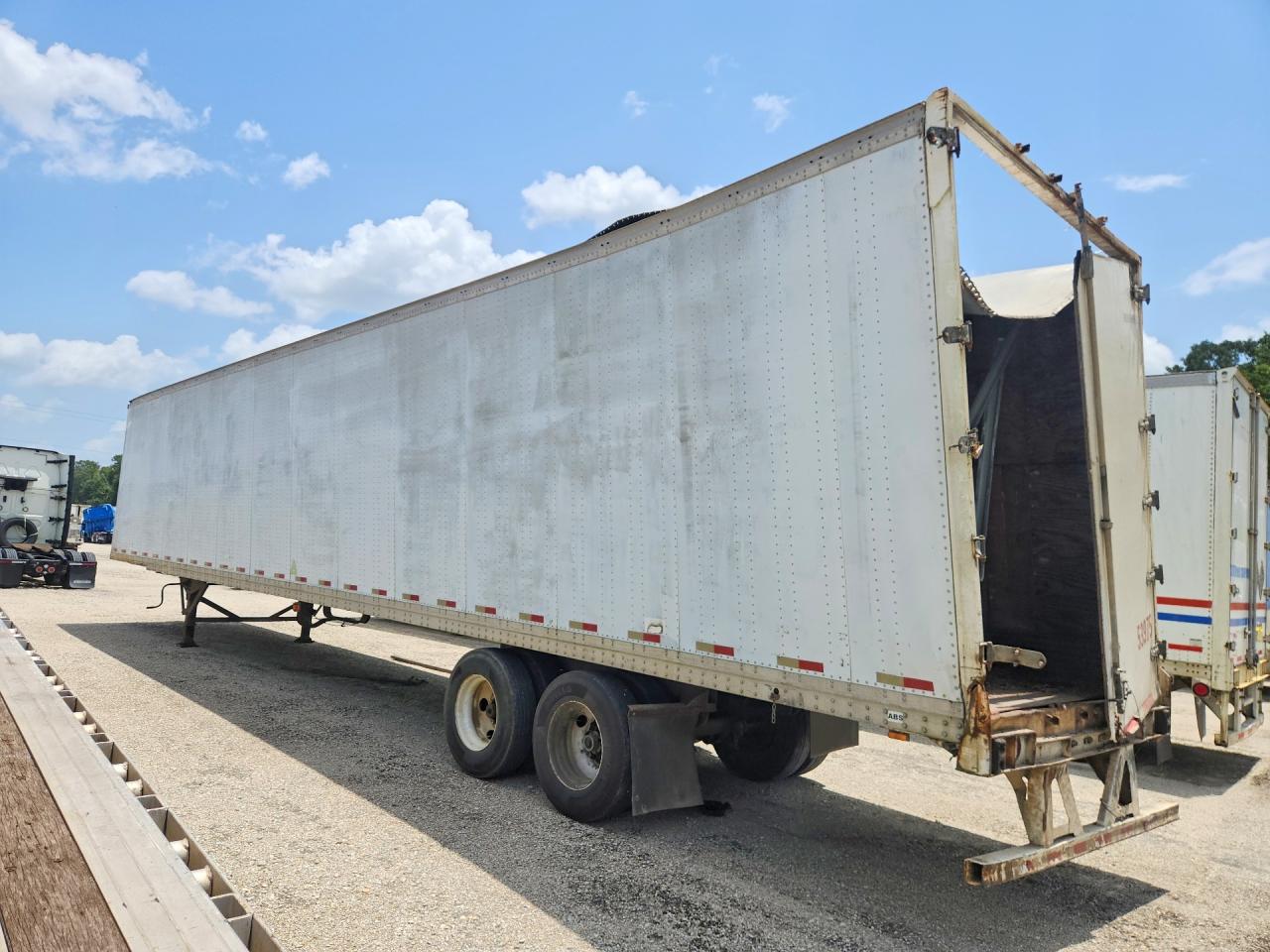 1999 STRICK TRAILER