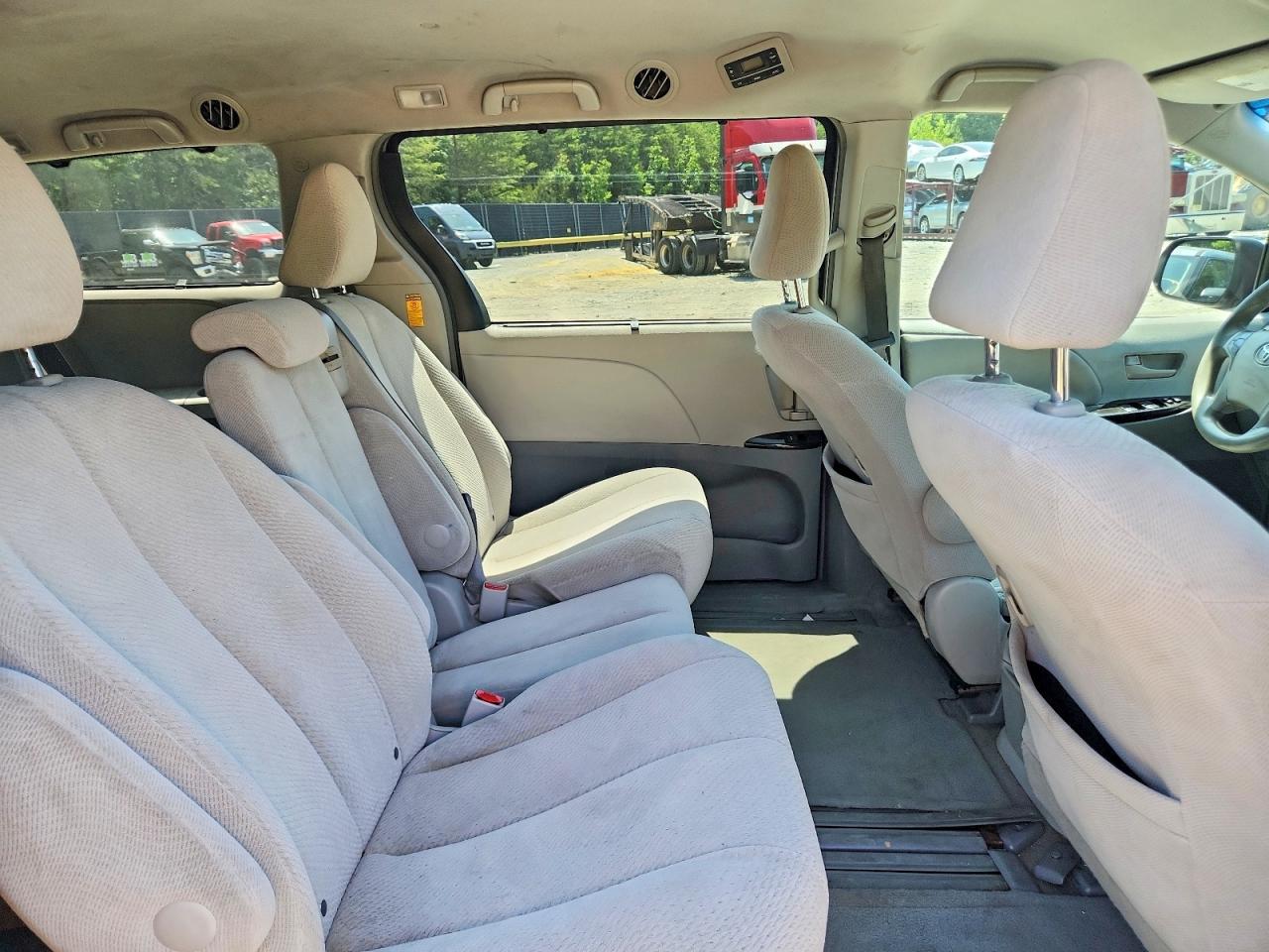 2013 TOYOTA SIENNA