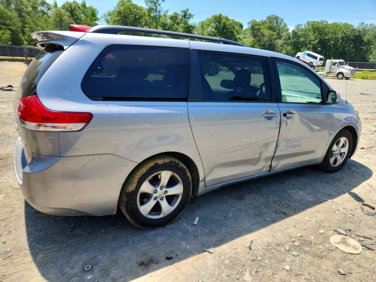 2013 TOYOTA SIENNA